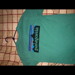 Men’s Patagonia t shirt
